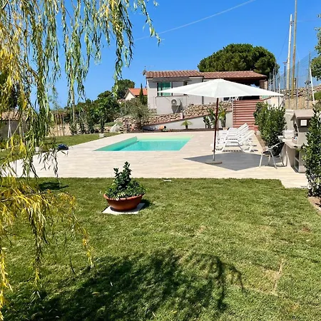 Villa La *
